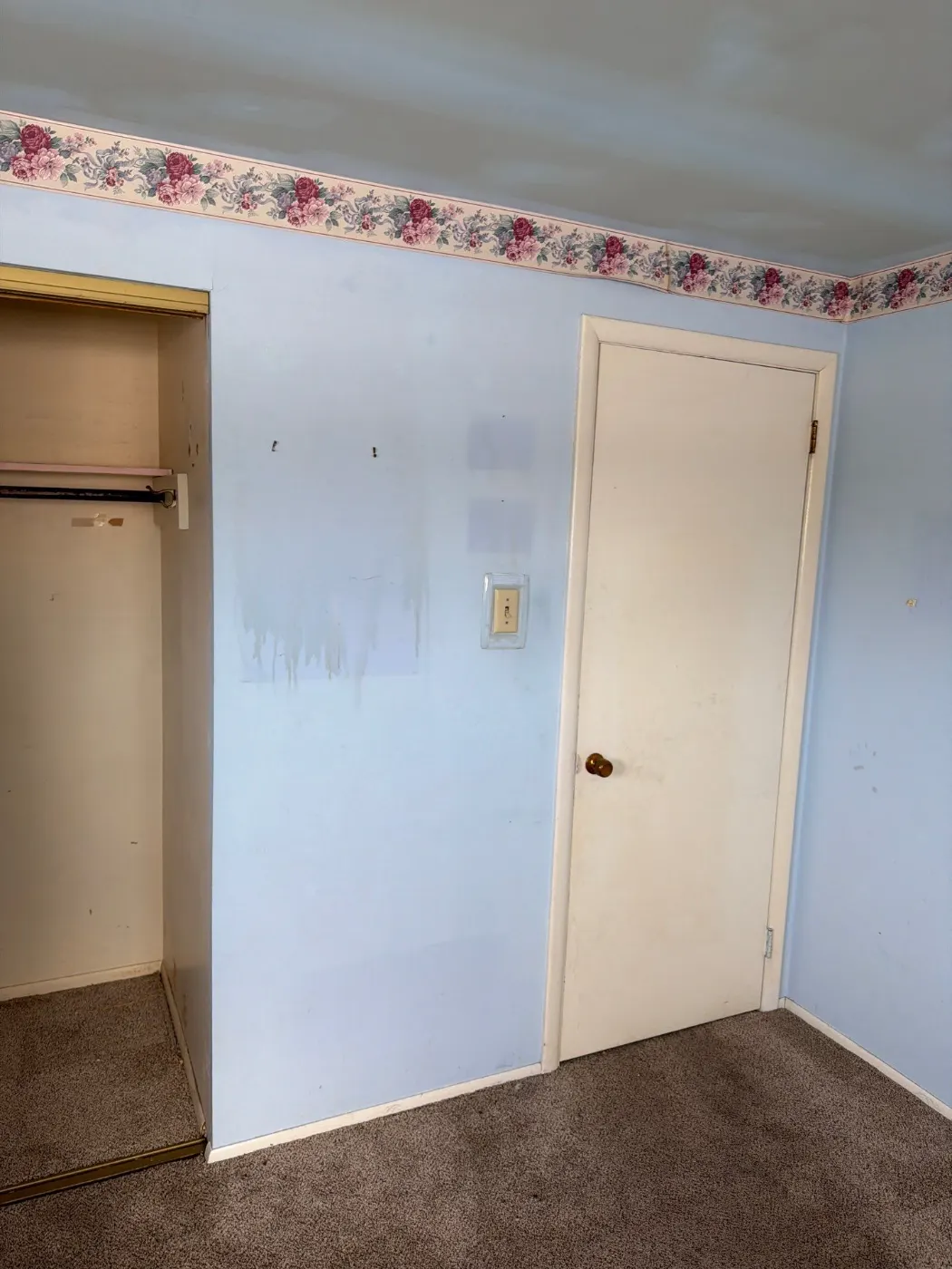 Moisture meter reading on drywall in Old Town Fishers water loss