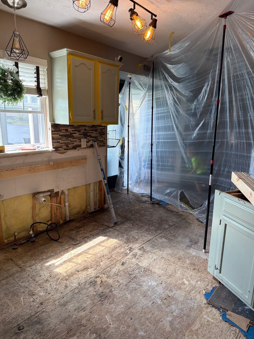 Sanitization after sewage event in Old Town Fishers Indiana home